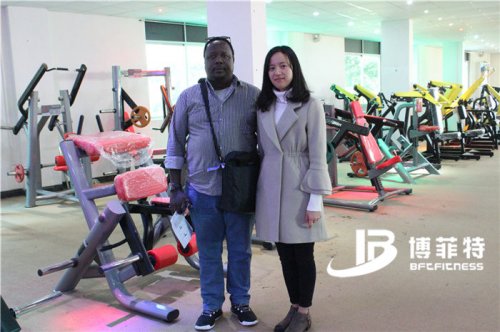 肯尼亞客戶來我們公司進口健身器材