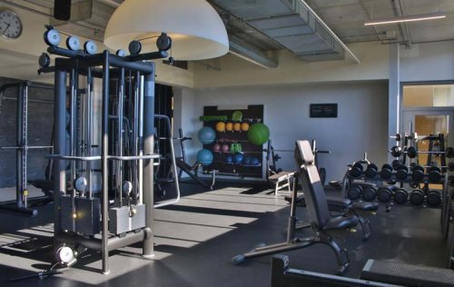 健身房綜合訓(xùn)練器怎樣使用